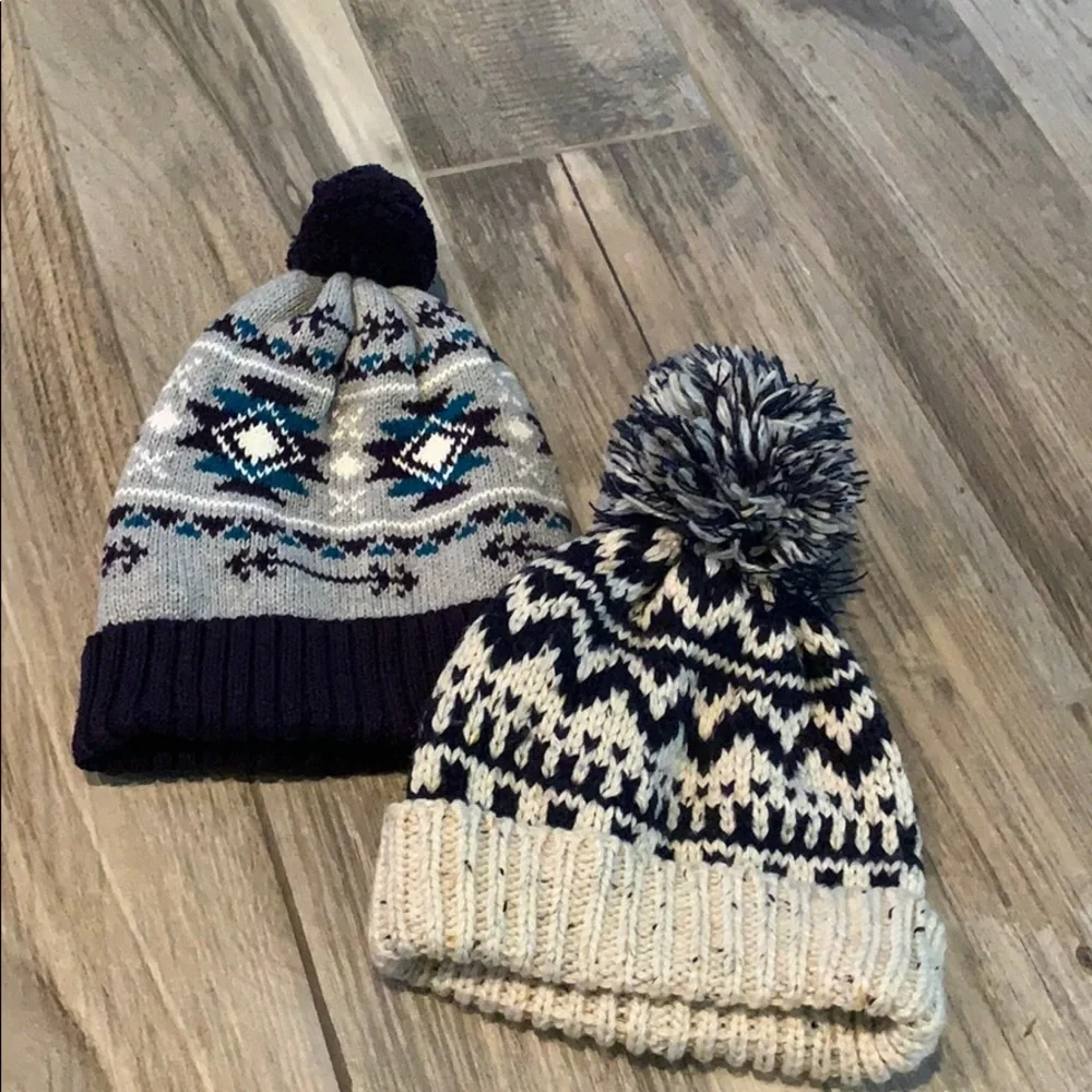 EUC Bundle of 2 winter hats, sz S